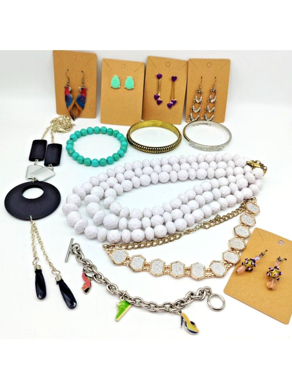 Beautiful Woman's Fashion Jewelry Lot 17 Pieces Necklace Bracelet Earrings